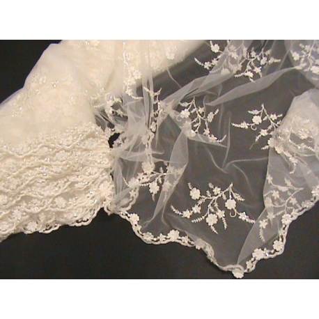0452 Tulle ricamato bianco seta